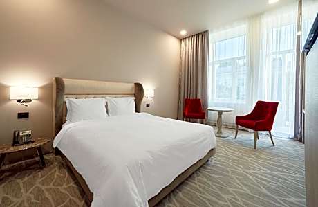 Premium Room - Derybasivska View