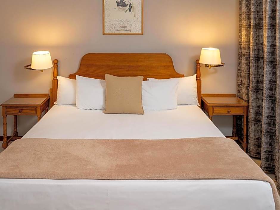 Ngwenya City Hotel