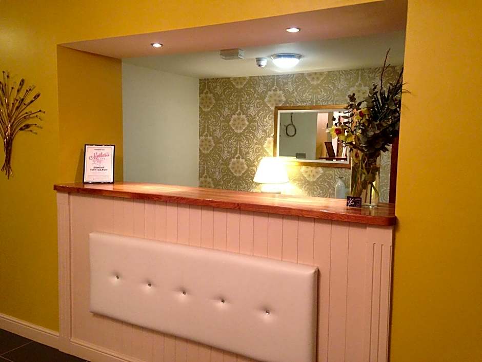 Strawberry Bank Hotel, NEC