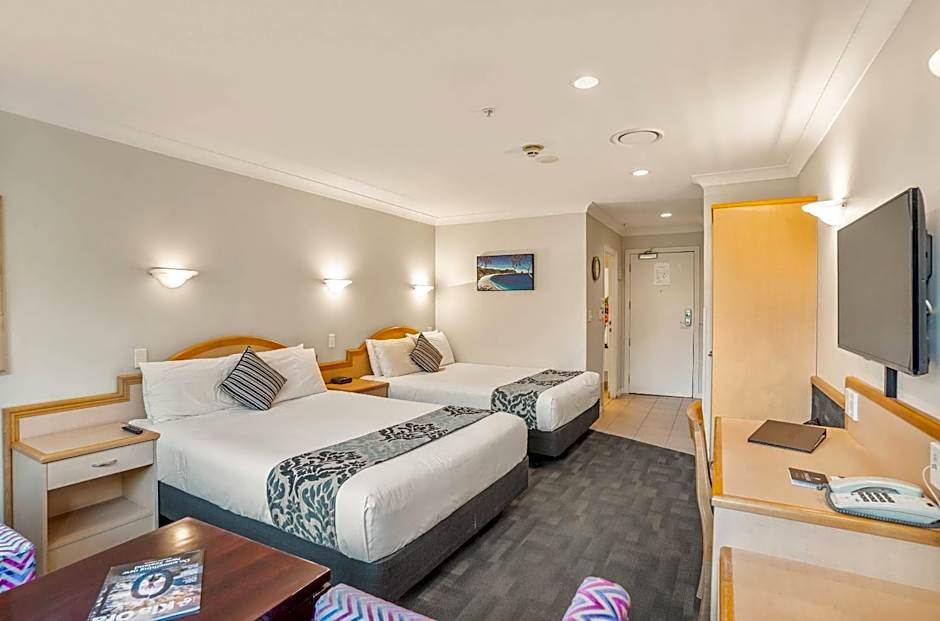 Parkside Hotel & Apartments