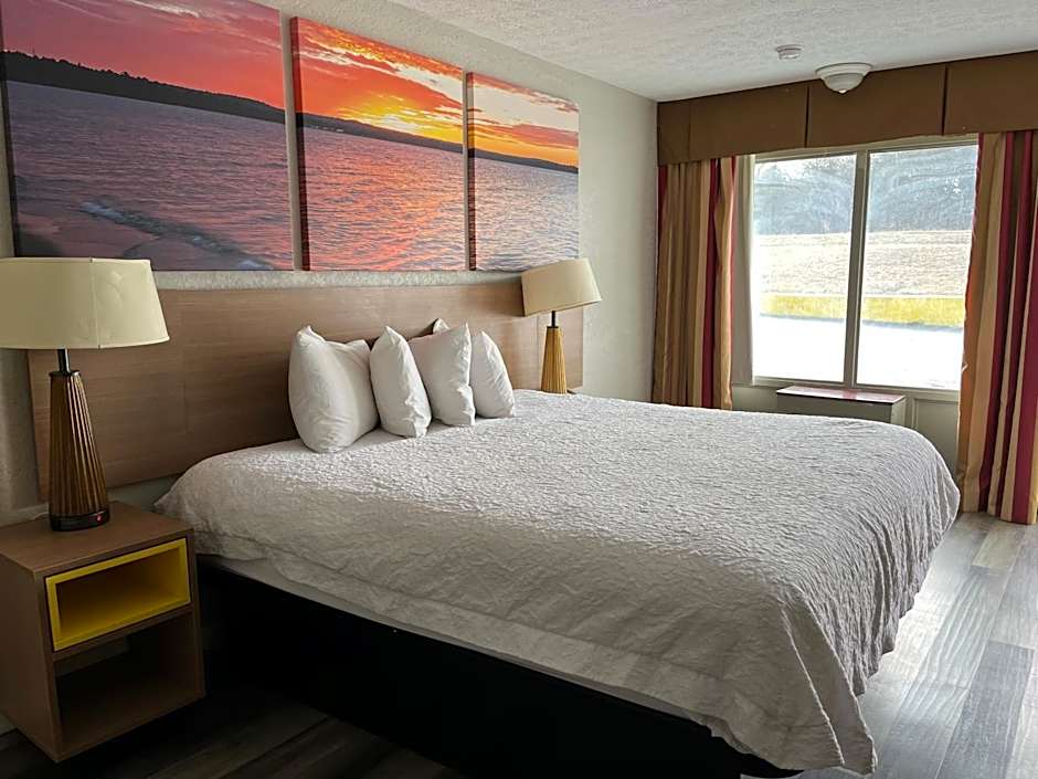 Days Inn & Suites by Wyndham Dayton North