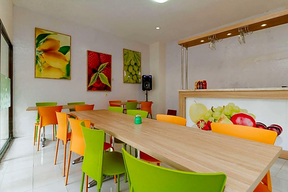 RedDoorz Plus @ Slamet Riyadi