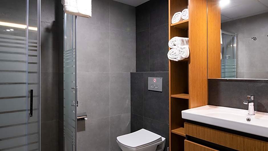 OPERA SUITES Apart Hotel