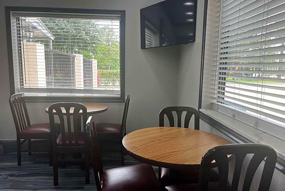 Super 8 by Wyndham Pasadena