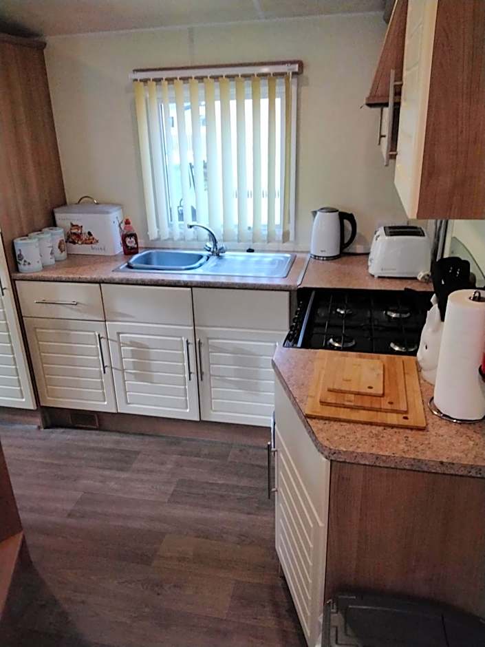 19 Laurel Close Highly recommended 6 berth holiday home with hot tub in prime location
