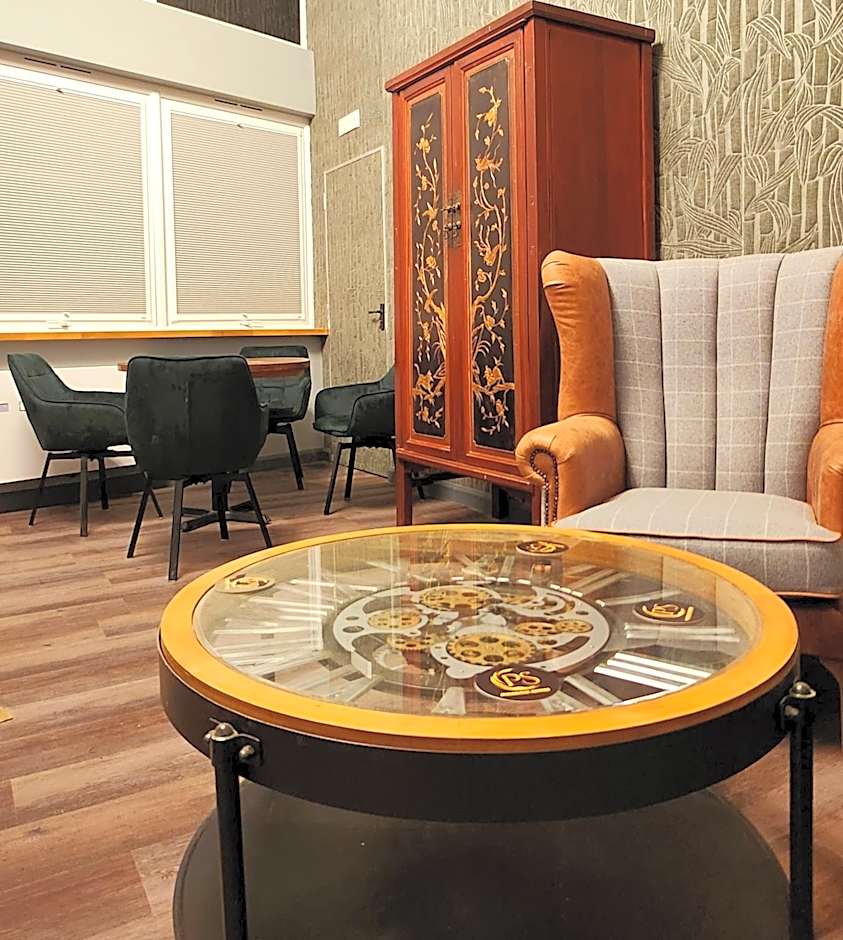 Pinnacle Suites Hotel