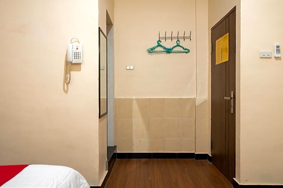 RedDoorz Plus near Ramayana Pematangsiantar