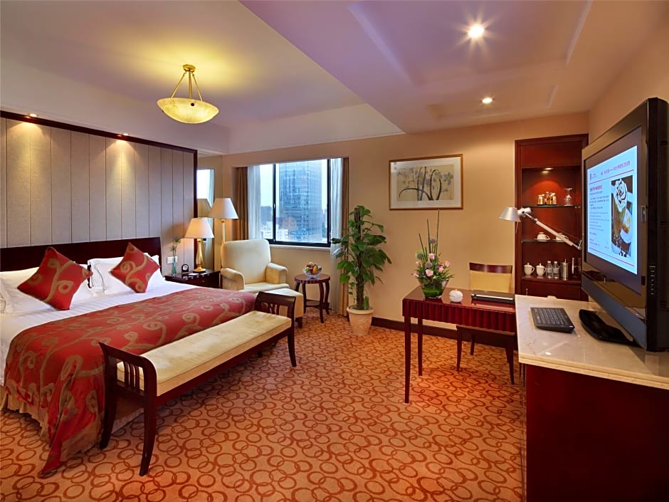 Photo 1 of 2 of Executive 1 King Bed