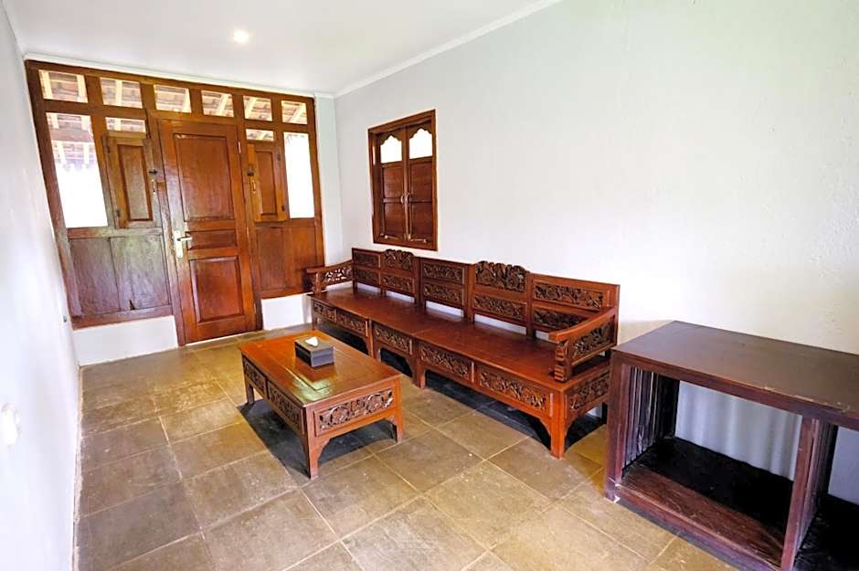 The Nalaya Hotel & Resto