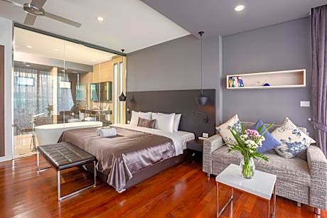 Pool Suite with Sea View