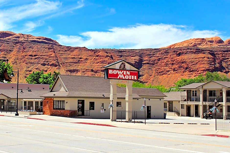 Photo 1 of 39 of Bowen Motel