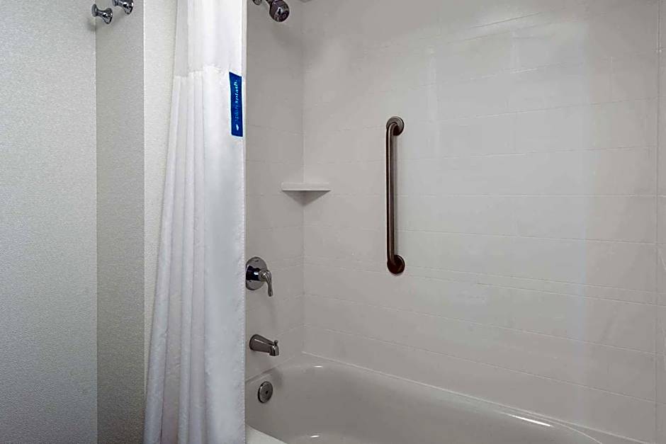 Hampton Inn By Hilton & Suites Kansas City-Country Club Plaza