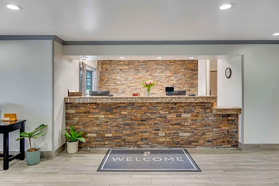 Country Inn & Suites by Radisson, Grand Rapids Airport, MI