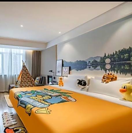JIMU Family Kids Room with City View