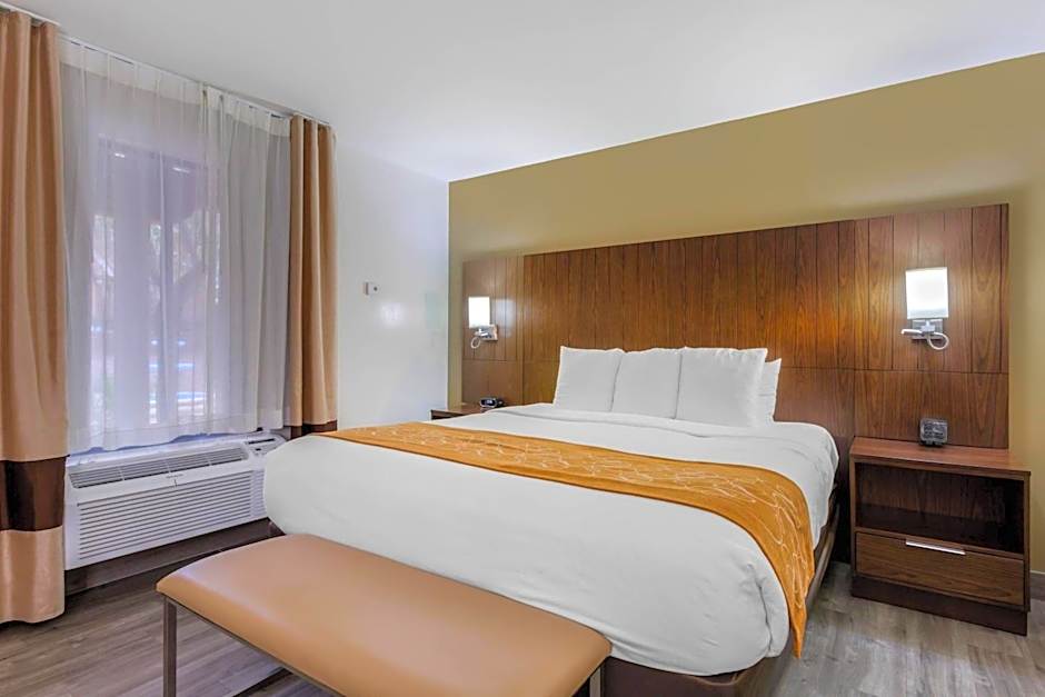 Comfort Suites Tucson near Sabino Canyon