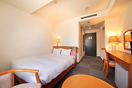 Small Double Room -Non-Smoking