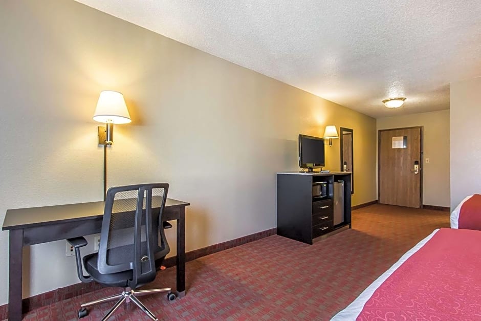 Quality Inn & Suites La Vergne