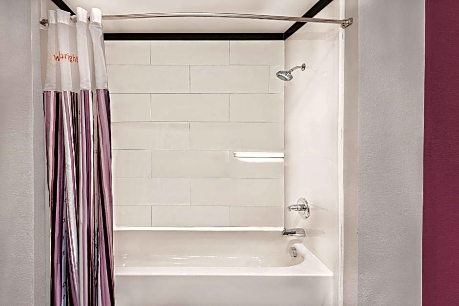 La Quinta Inn & Suites by Wyndham Dallas Grand Prairie North