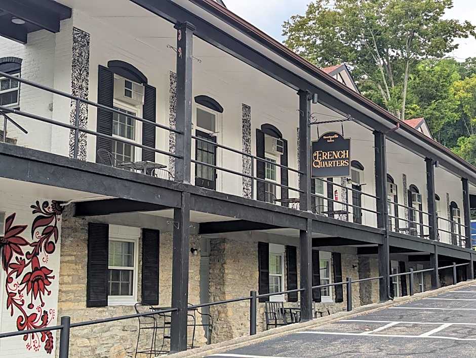 Riverboat Inn & Suites