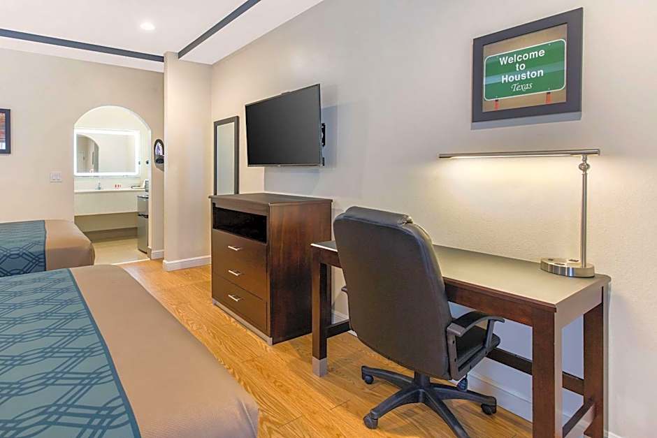 Econo Lodge Inn & Suites