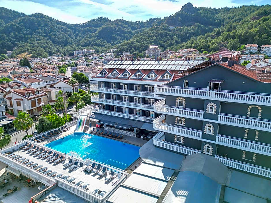 Mustis Royal Plaza Hotel