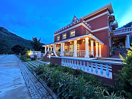 Summer House Nandi Foothills