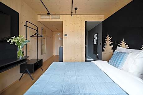 Medium Studio with Kitchenette