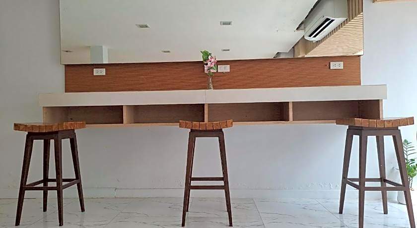 Nantra Ploenchit Hotel