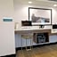 La Quinta Inn & Suites by Wyndham Santa Cruz