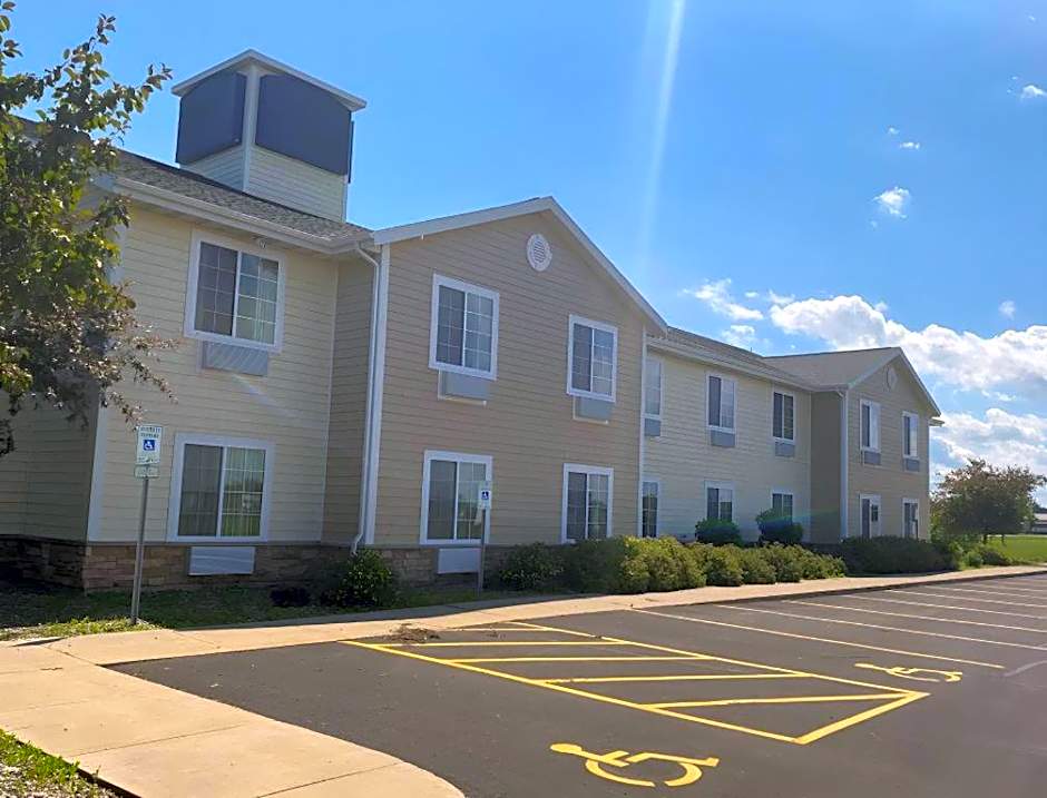 AmericInn by Wyndham Oshkosh