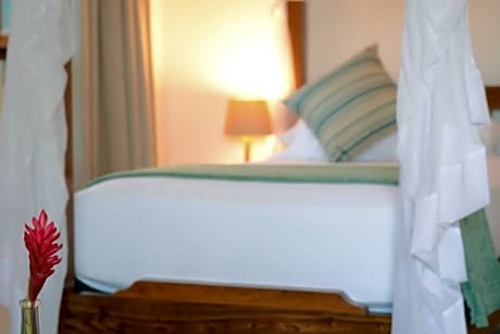 Villa with Garden View