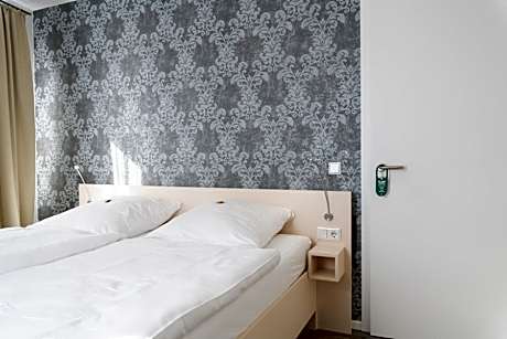 Deluxe Double Room with Shower