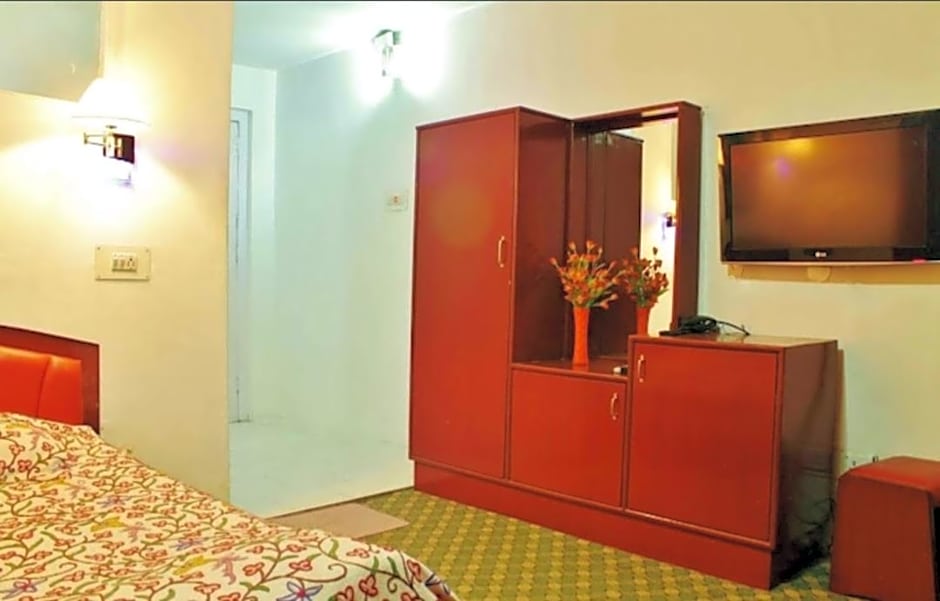 Photo 1 of 13 of Hotel green land