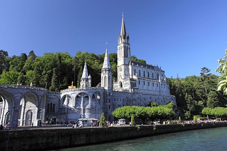 HOTEL - RESTAURANT - BAR SAINT AVIT L HOTEL DES TCHOUMJEU LOURDES