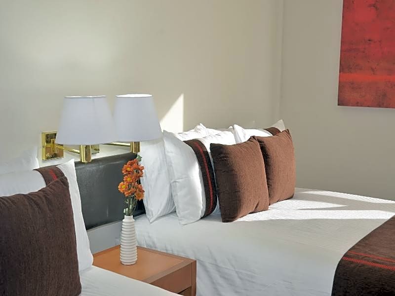 Mision Express Monterrey Aeropuerto La Fe