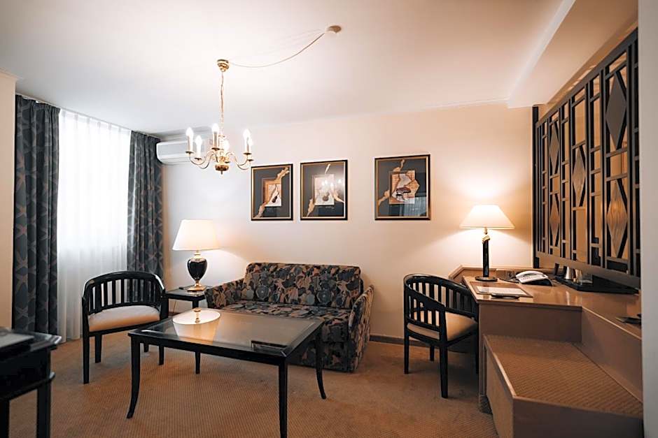Photo 1 of 9 of Junior Suite
