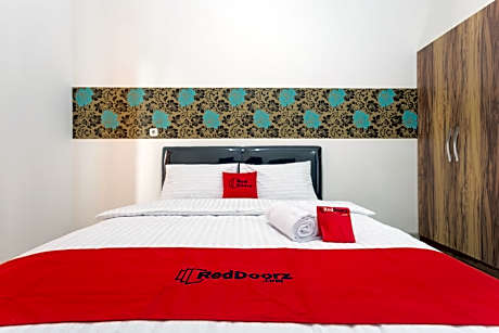 RedDoorz Plus @ Boulevard Residence BSD