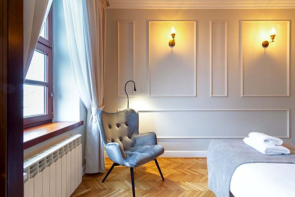 MR 3 Apartments