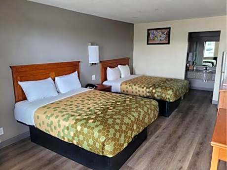 Queen Room with Two Queen Beds - Smoking