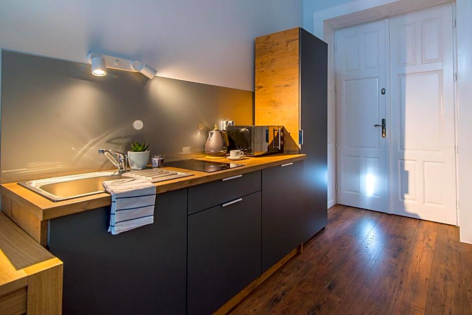 Oak Tree Old Town Apartments