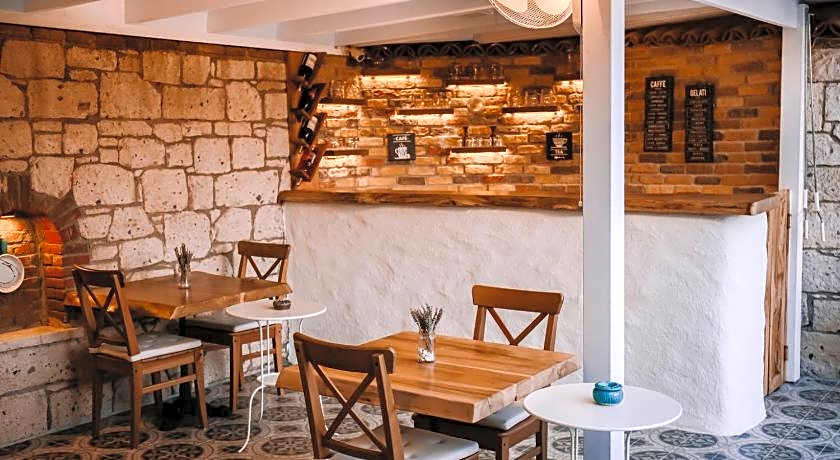 Tarcin Alacati Otel
