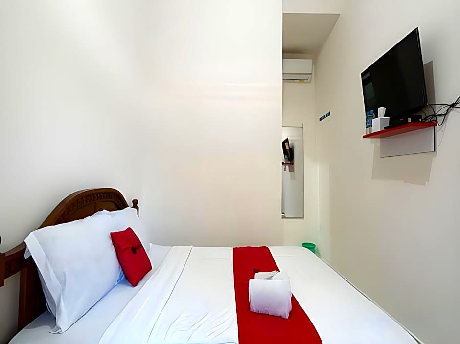 RedDoorz near Buleleng Harbour 2