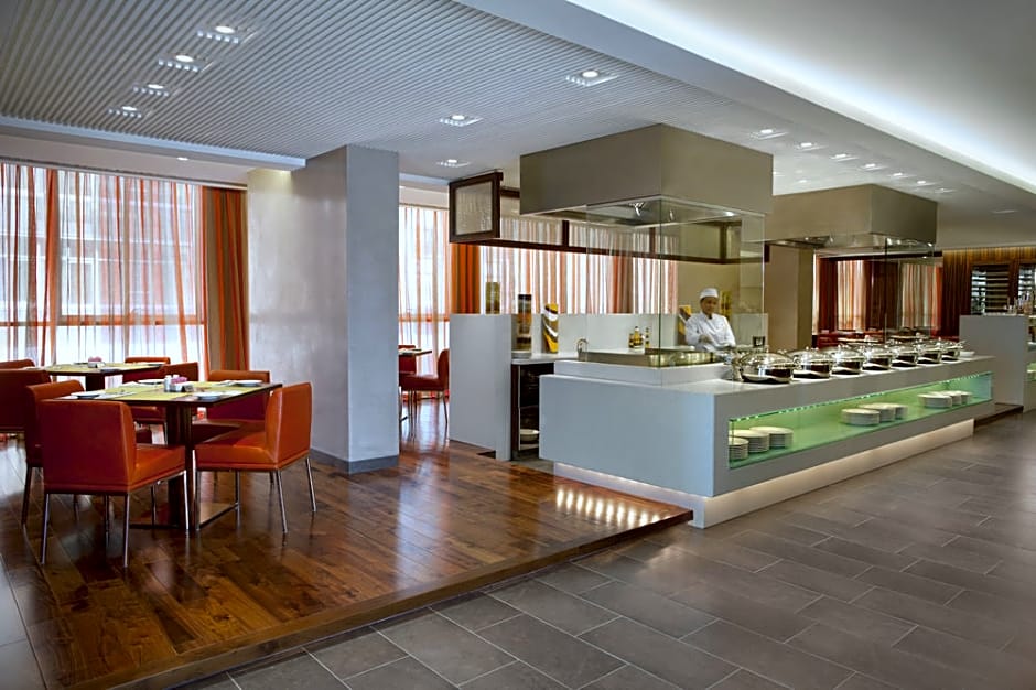 Centro Al Manhal by Rotana