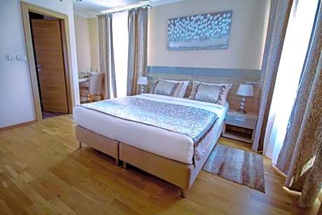 Double or Twin Room with Sea View