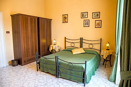 Triple Room with Private External Bathroom