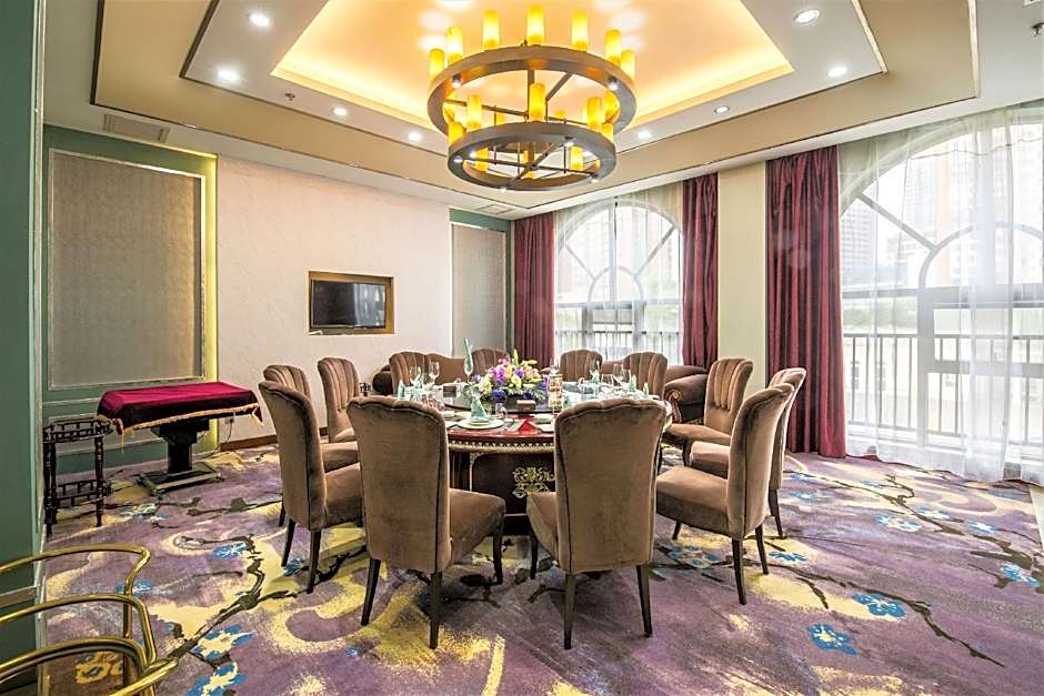 Yichang Guobin Bandao Hotel