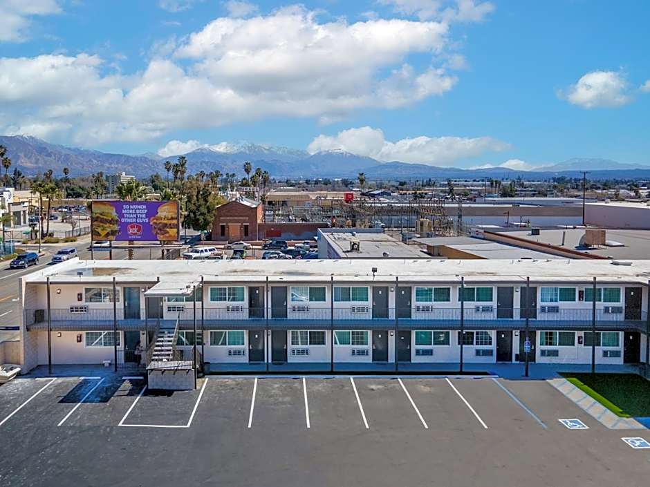 Inland Inn & Suites