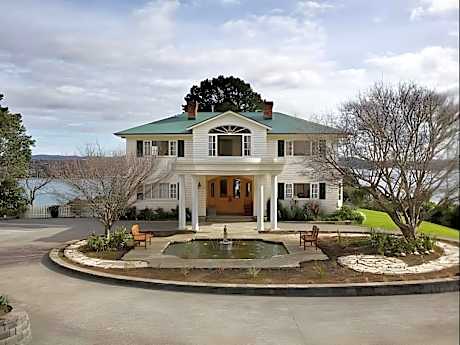 Matauwhi Bay Manor