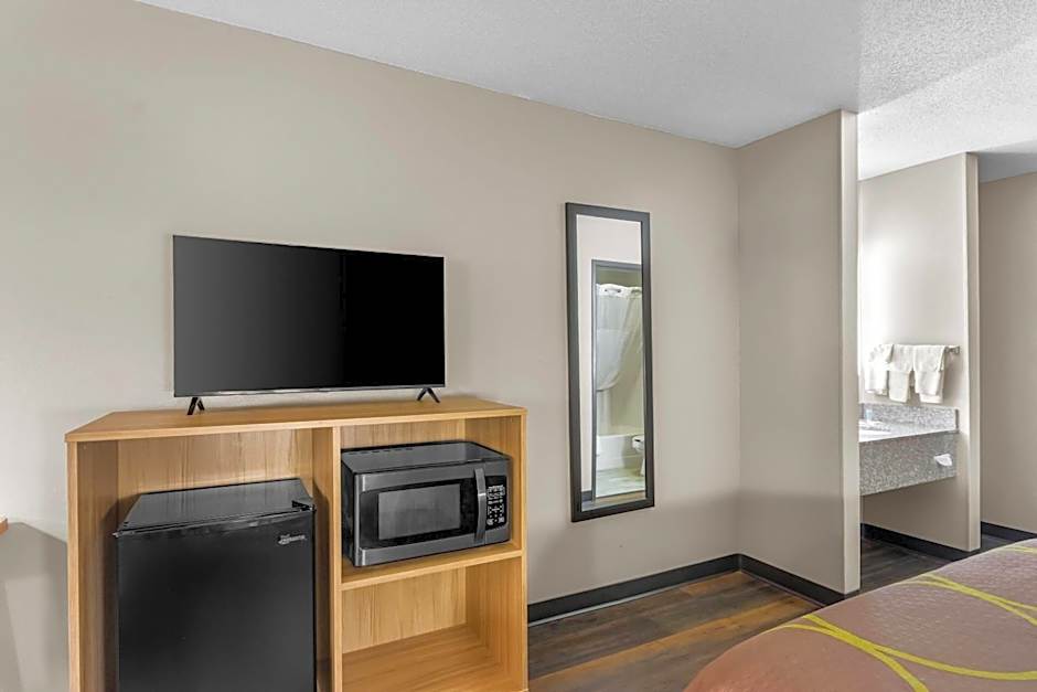 Super 8 by Wyndham Evansville East