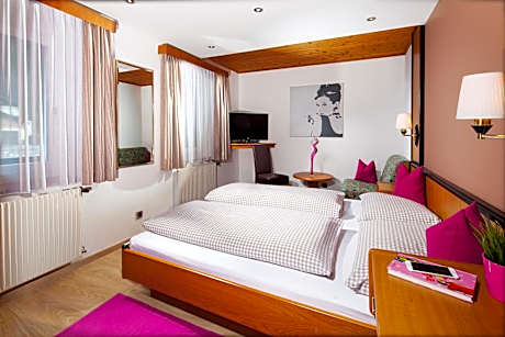 Budget Double or Twin Room - Roadside